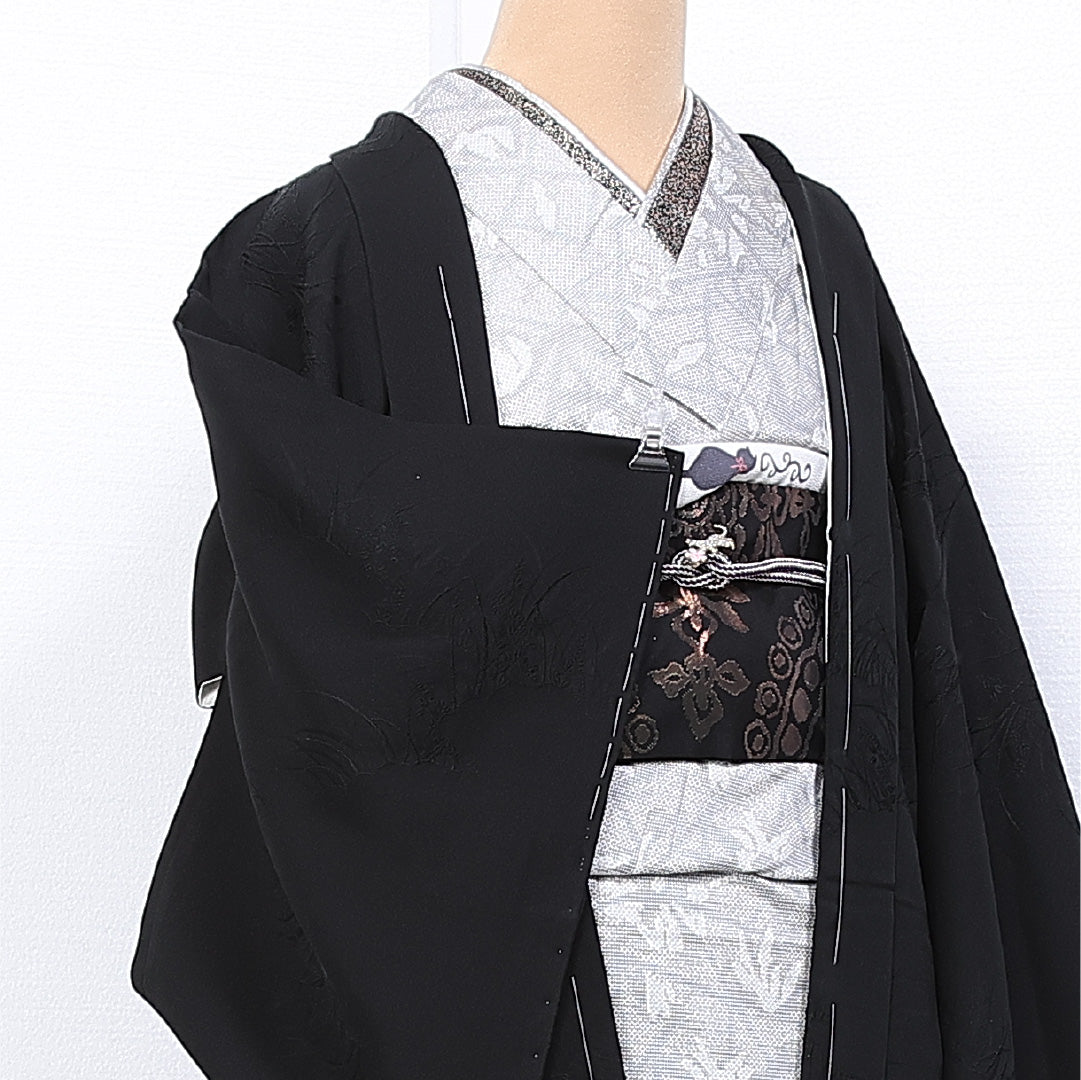 黒羽織 袷 身丈84cm 裄丈62cm 正絹 Sランク 一つ紋 (丸に隅立て一つ目) 紋意匠 (植物柄) セミフォーマル Sサイズ 創作柄 黒系 RP 1233-11131