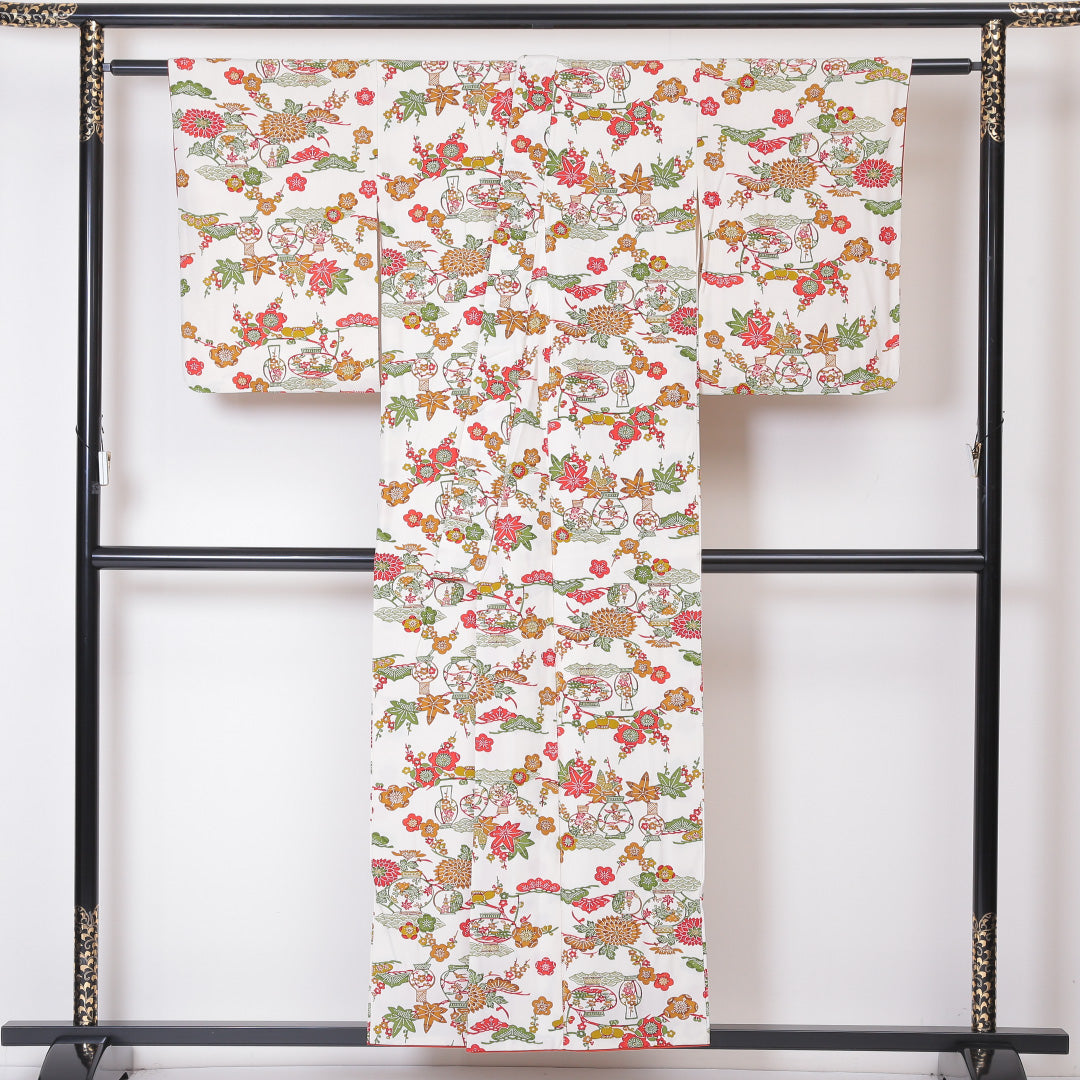 小紋 袷 身丈154cm 裄丈62cm 正絹 Bランク Sサイズ バチ衿 インフォーマル 紅型 花柄 白系 1215-01856