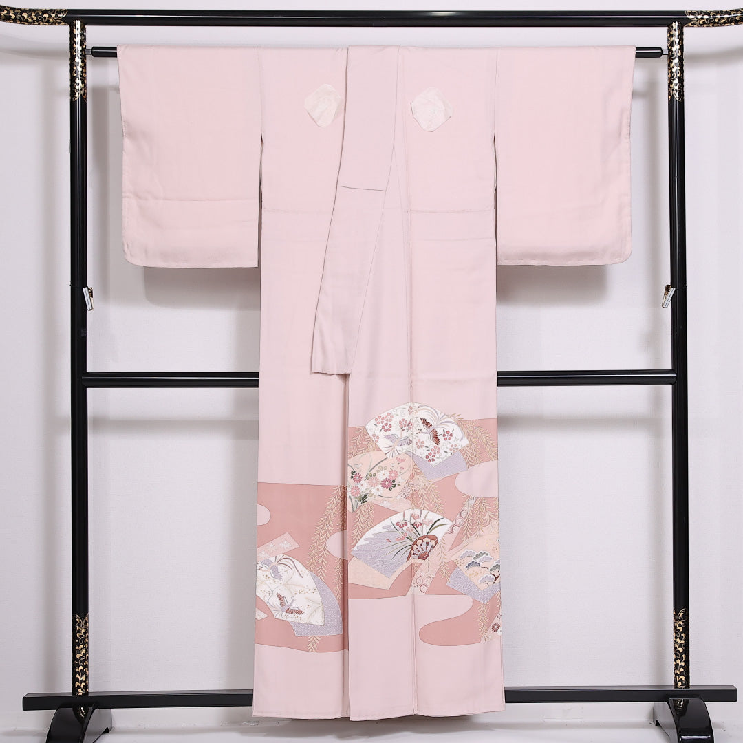 色留袖 五つ紋 三ツ割五三桐 身丈154cm 裄丈64cm Sランク 正絹 袷 比翼 広衿 S 作家物 落款 しつけ糸 紗彩形 花喰鳥 吉祥文様 扇 金彩 フォーマル ピンク系 1211-F0289