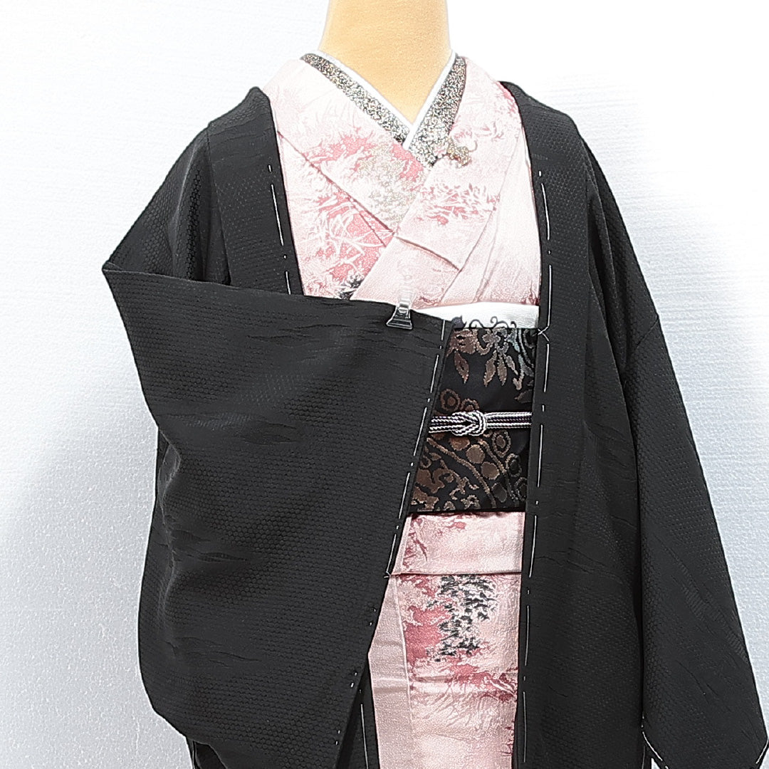 黒羽織 袷 身丈78cm 裄丈65cm 正絹 Aランク Mサイズ 一つ紋(梅鉢) セミフォーマル 織り出し 風景柄 黒系 1217-14752