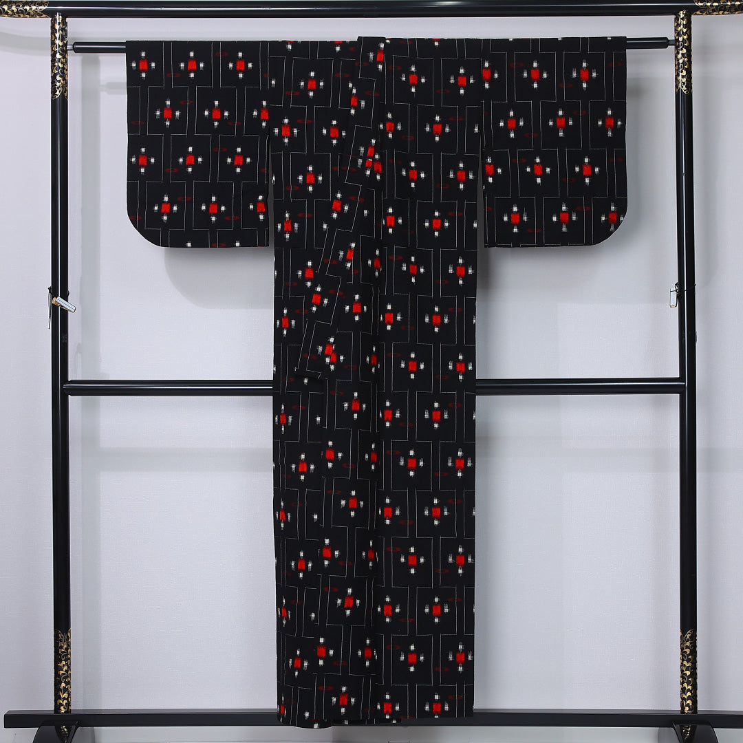 紬 単衣 身丈153cm 裄丈61cm 正絹 Sランク カジュアル バチ衿 Sサイズ 幾何学柄 黒系 RP 1223-12231