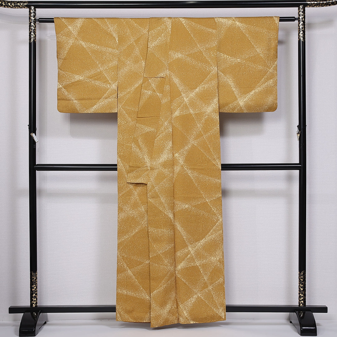 小紋 袷 身丈159cm 裄丈64cm 正絹 Aランク 一つ紋 (揚羽蝶) セミフォーマル 広衿 Mサイズ 金彩 創作柄 黄系 RP 1221-11275