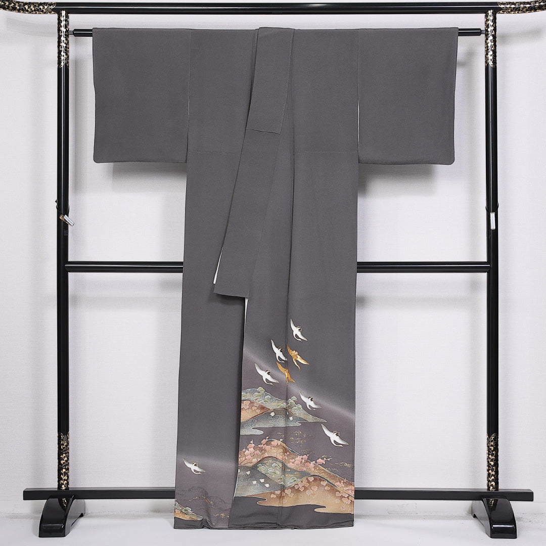 色留袖 三つ紋 丸に三つ柏 身丈162cm 裄丈65cm Sランク 正絹 袷 比翼 広衿 L 金駒刺繍 鶴 梅 松 セミフォーマル グレー系 1211-F0305