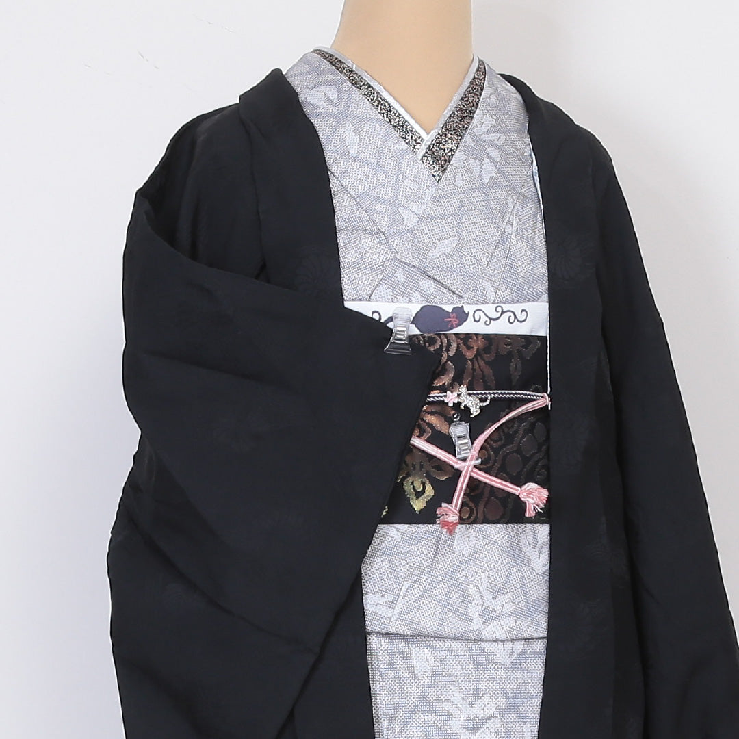 洗える着物 黒羽織 袷 身丈82cm 裄丈63cm ポリエステル Sランク 一つ紋 (蔦枝丸) セミフォーマル Sサイズ 紐あり 菊 黒系 RP 1233-05849