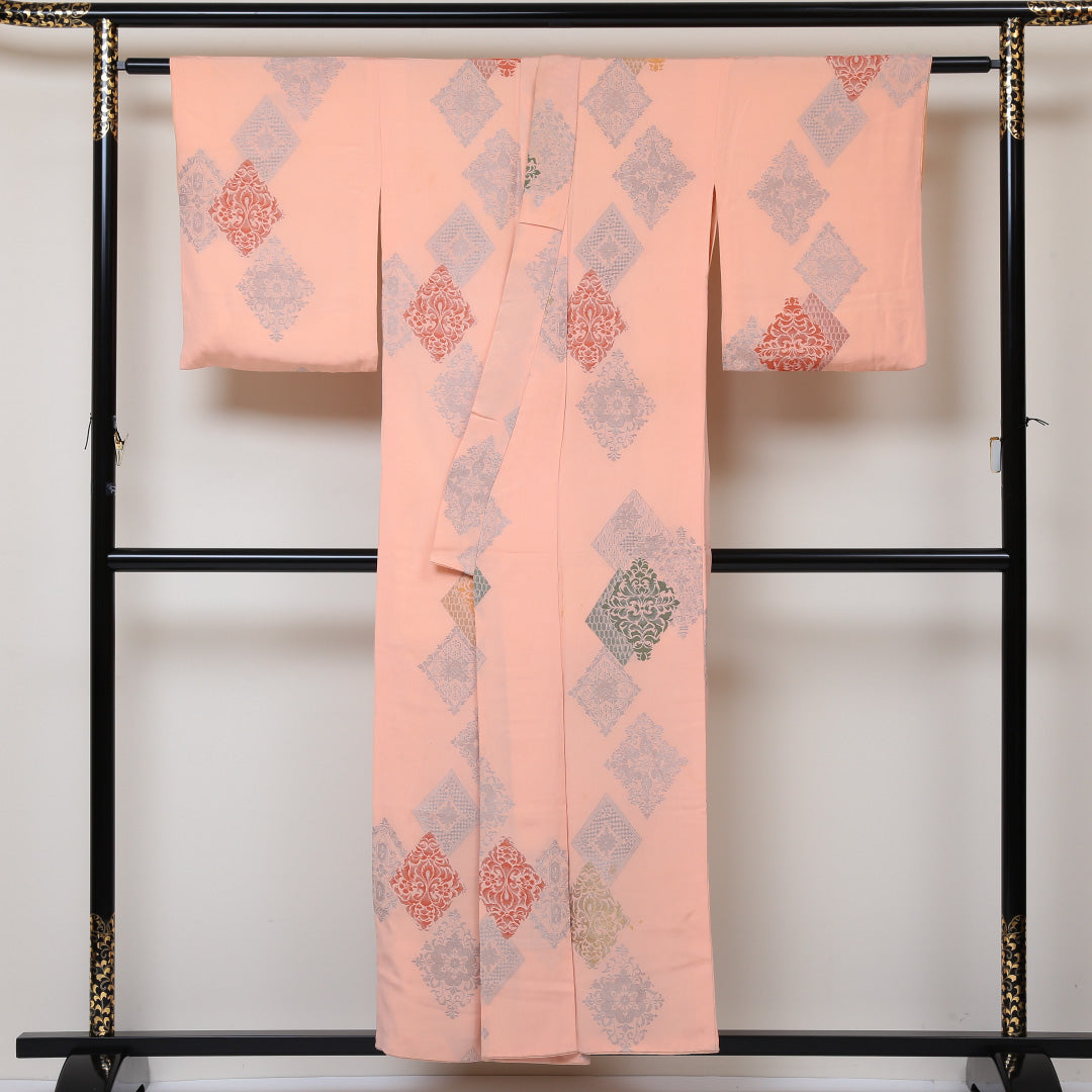 小紋 袷 身丈152cm 裄丈62cm 正絹 Cランク インフォーマル バチ衿 Sサイズ 幾何学柄 ピンク系 LP 1221-01452