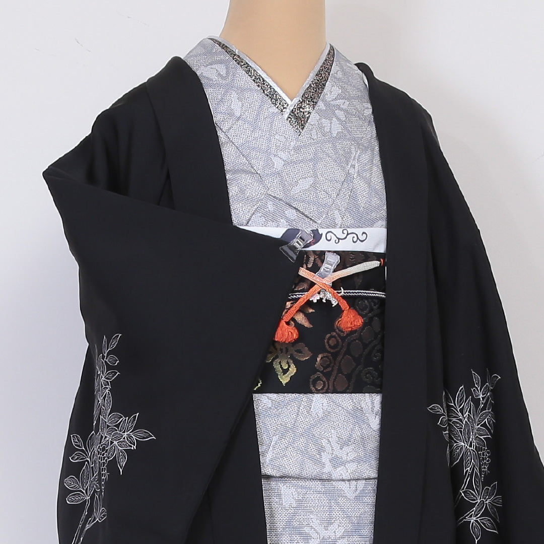 黒羽織 袷 身丈76cm 裄丈62cm 正絹 Sランク インフォーマル Sサイズ 蘇州刺繍 紐あり 南天 黒系 RP 1233-05919