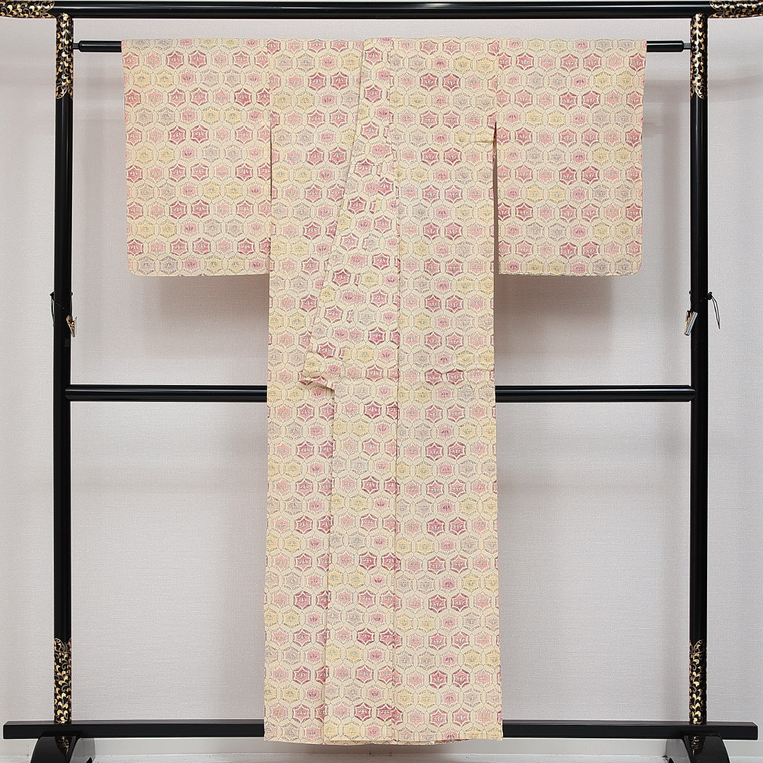 夏物 お召 (本塩沢) 夏物 身丈153cm 裄丈64cm 正絹 Sランク カジュアル バチ衿 Sサイズ 花菱亀甲 クリーム系 RP 1222-14493