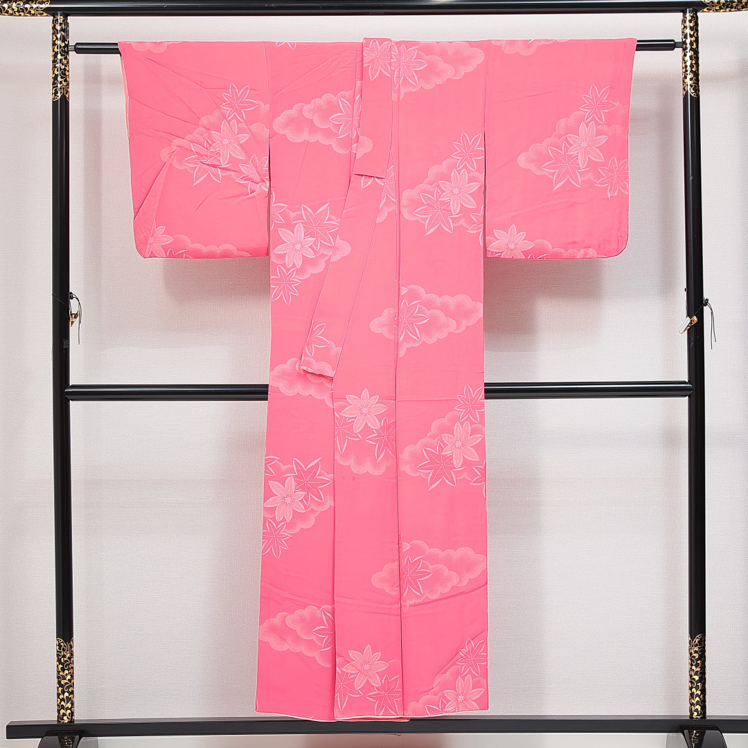 小紋 袷 身丈144cm 裄丈62cm 正絹 Sランク インフォーマル バチ衿 XSサイズ 雲 楓 ピンク系 RP 1221-14790