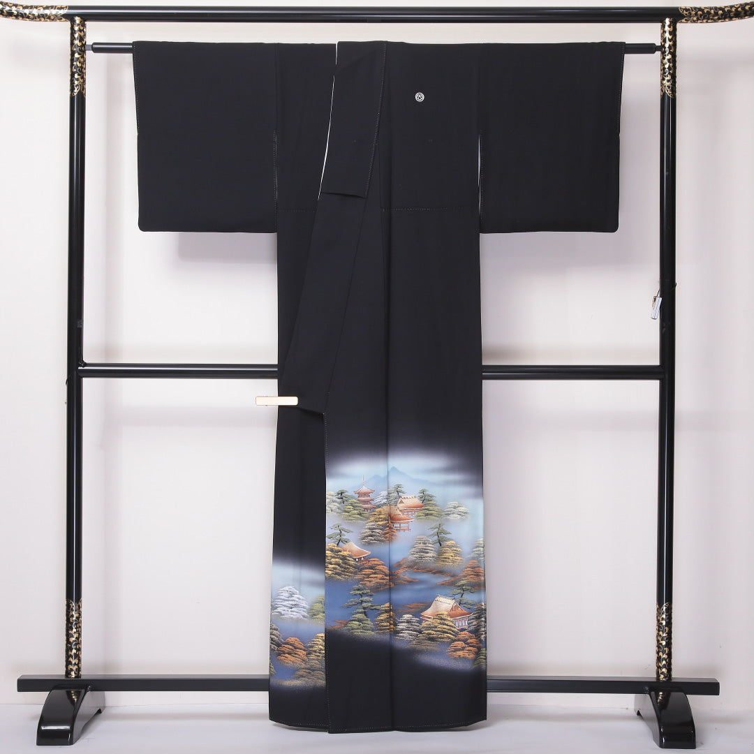 黒留袖 五つ紋 丸に中陰蔦 身丈161cm 裄丈66cm Aランク 正絹 袷 比翼 広衿 L 落款 金彩 京洛百景 京友禅 フォーマル 黒系 1211-F0231
