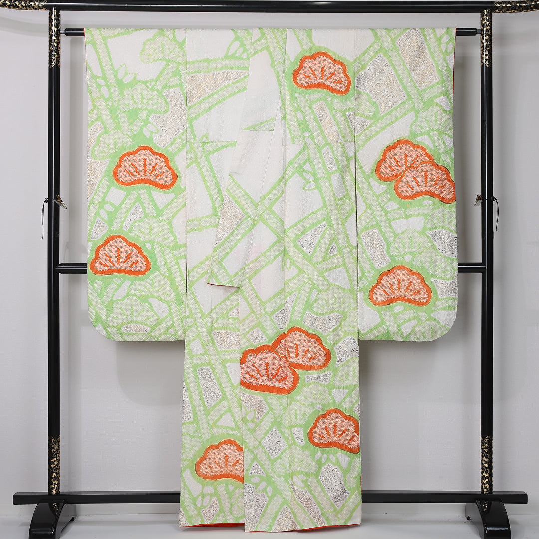 振袖 (総絞り) 身丈161cm 裄丈64cm Sランク 正絹 袷 広衿 L 金駒刺繍 吉祥文様 松 フォーマル 古典的 爽やか クリーム系 1213-F0498