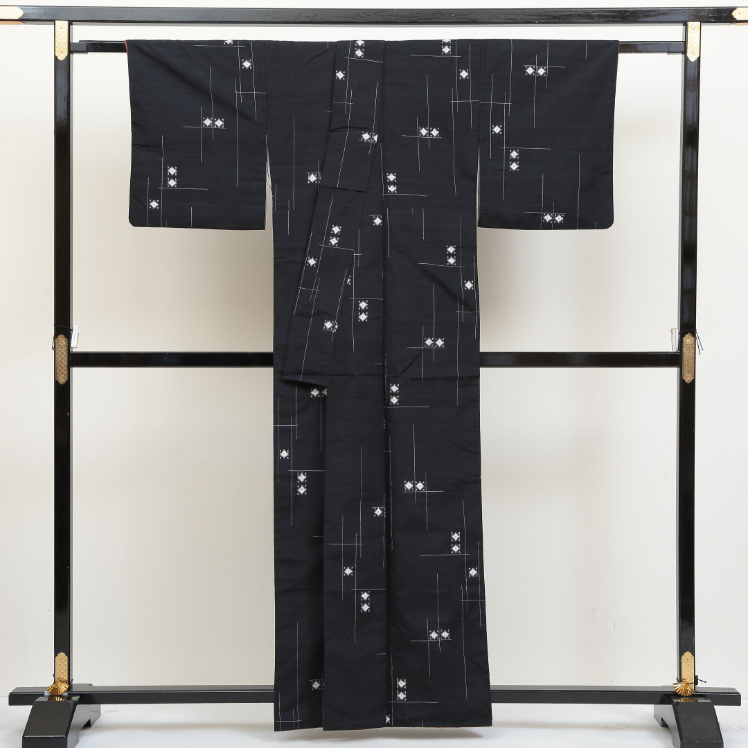 真綿紬 袷 身丈159cm 裄丈64cm 正絹 Sランク カジュアル 広衿 Mサイズ 植物柄 黒系 RP 1223-02828