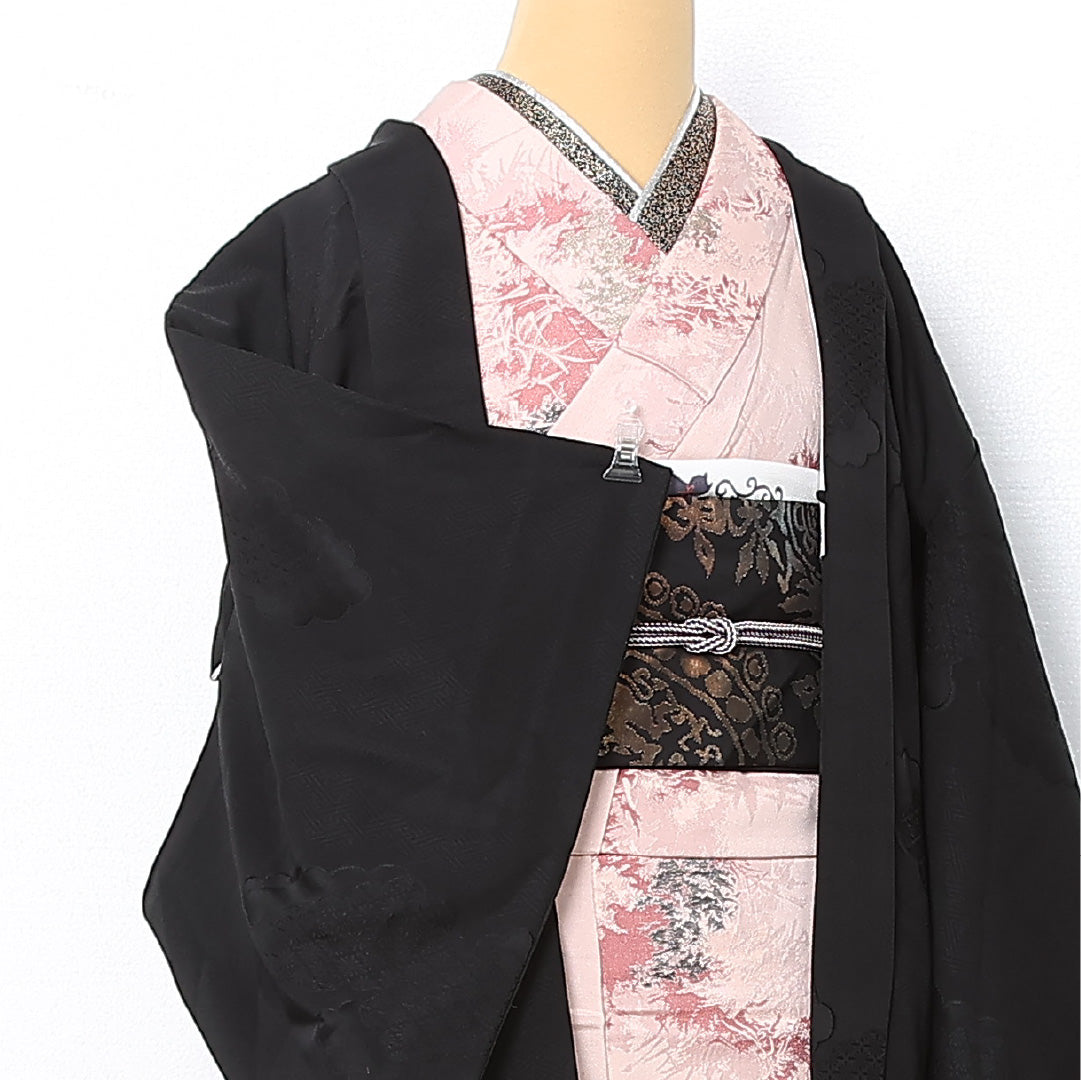 黒羽織 袷 身丈77cm 裄丈62cm 正絹 Sランク 一つ紋 (蔦) セミフォーマル Sサイズ 雲 紗綾型 吉祥文様 黒系 RP 1233-12743
