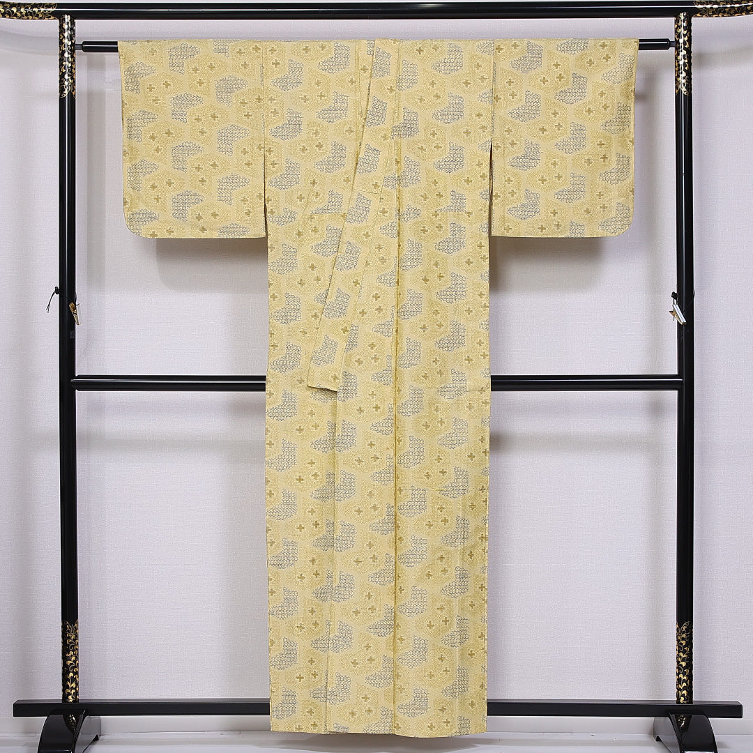真綿紬 単衣 身丈157cm 裄丈62cm 正絹 Aランク カジュアル バチ衿 Mサイズ 亀甲 黄系 RP 1223-11367