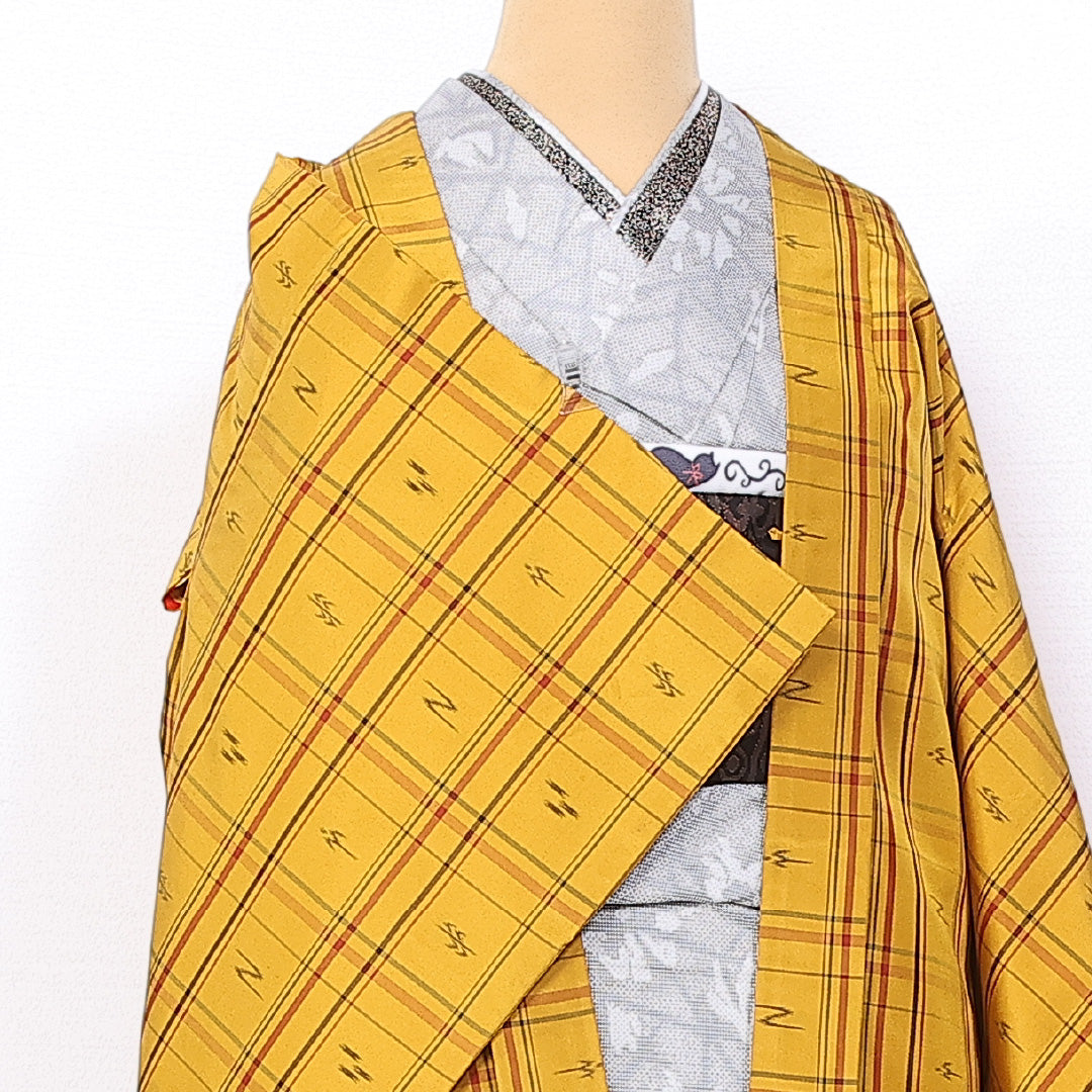 アンティーク 羽織 (琉球絣) 袷 身丈85cm 裄丈65cm 正絹 Aランク Mサイズ 黄系 M4 1232-10758
