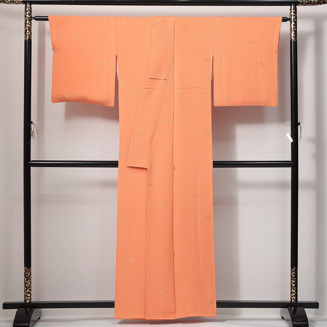 付下げ 袷 身丈157cm 裄丈64cm 正絹 Sランク Mサイズ 広衿 一つ紋(丸に違い鷹の羽) セミフォーマル 紋意匠 花菱 織り出し 青海波 朱系 1261-14946