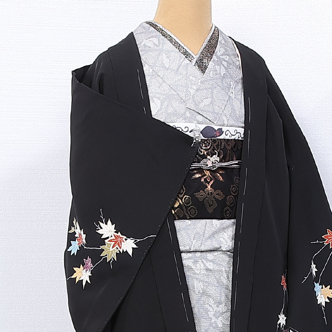 未使用品 黒羽織 袷 身丈76cm 裄丈62cm 正絹 Nランク インフォーマル Sサイズ 絵羽羽織 金駒刺繍 しつけ糸 紅葉 黒系 RP 1233-11081