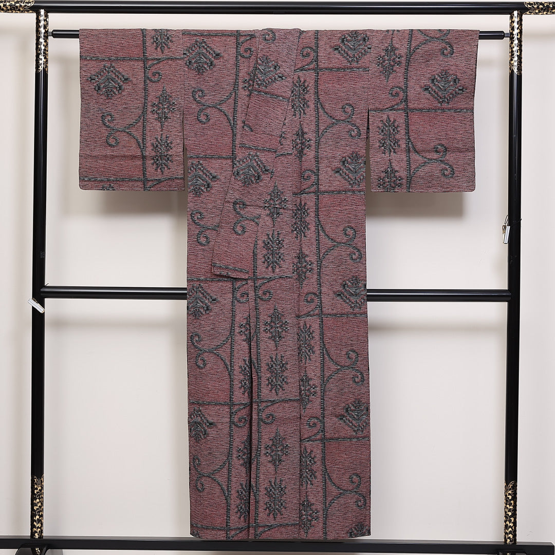 紬 単衣 身丈151cm 裄61cm 正絹 唐草 オリエンタル 肩当て 居敷当て 紫系 Aランク 1216-01313
