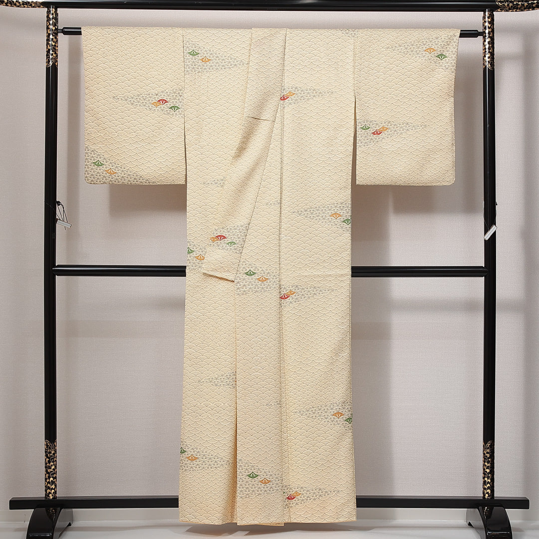 小紋 洗える着物 袷 身丈158cm 裄丈64cm ポリエステル Cランク Mサイズ 広衿 インフォーマル 源氏車 青海波 クリーム系 1215-14822