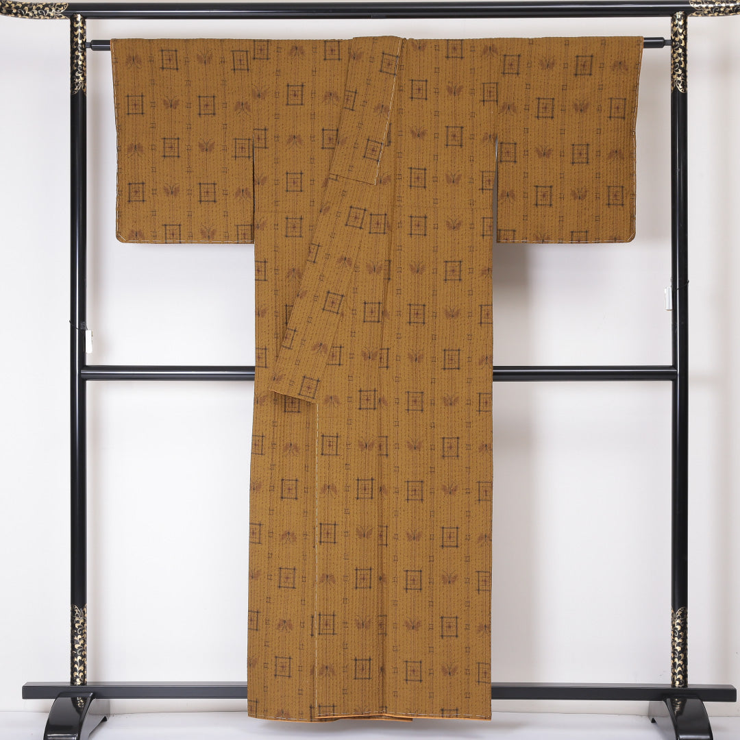 小紋 袷 身丈158cm 裄丈64cm 正絹 Sランク インフォーマル 広衿 Mサイズ ふくれ織 蝶 黄系 RP 1221-02021