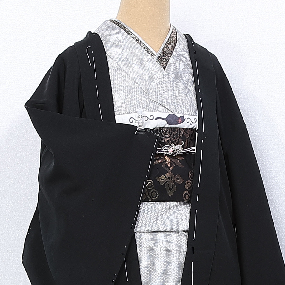 黒羽織 袷 身丈77cm 裄丈64cm 正絹 Sランク 一つ紋 (揚羽蝶) セミフォーマル Mサイズ 無地 黒系 RP 1233-10282