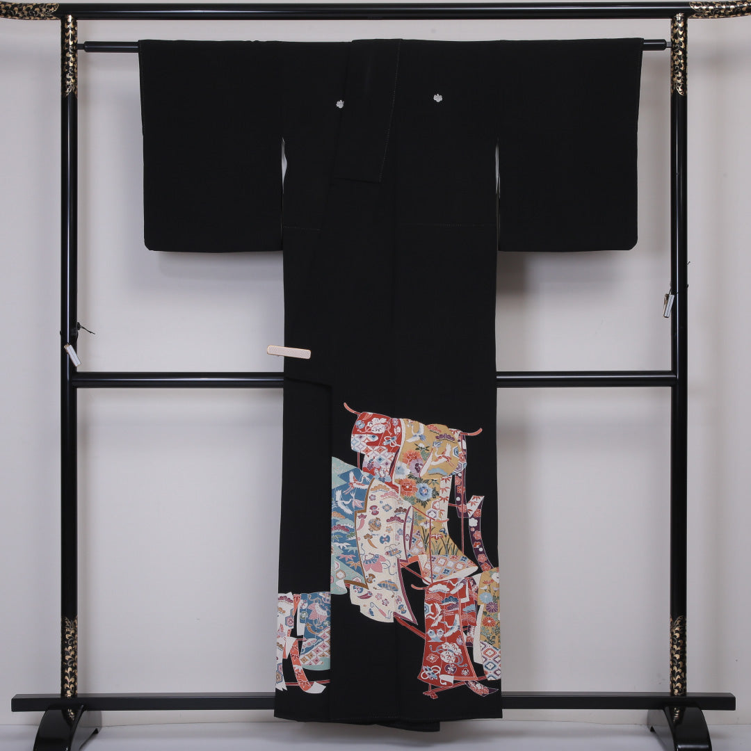 黒留袖 五つ紋 五三桐 身丈156cm 裄丈63cm Sランク 正絹 袷 比翼 広衿 M 熨斗 宝尽くし フォーマル 黒系 1211-F0221