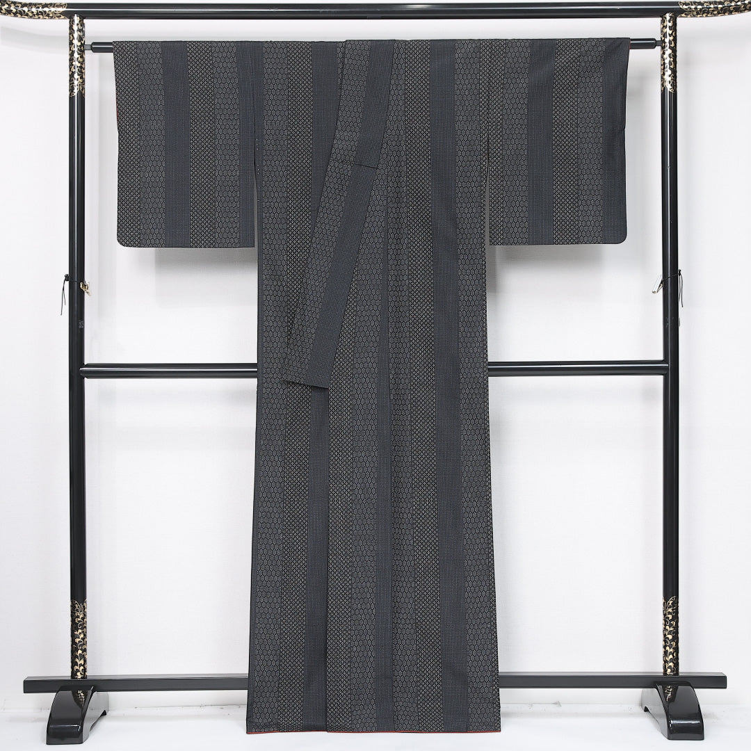 紬 身丈164cm 裄丈64.5cm Sランク L 正絹 袷 広衿 シック 縞 カジュアル 黒系 1216-12003