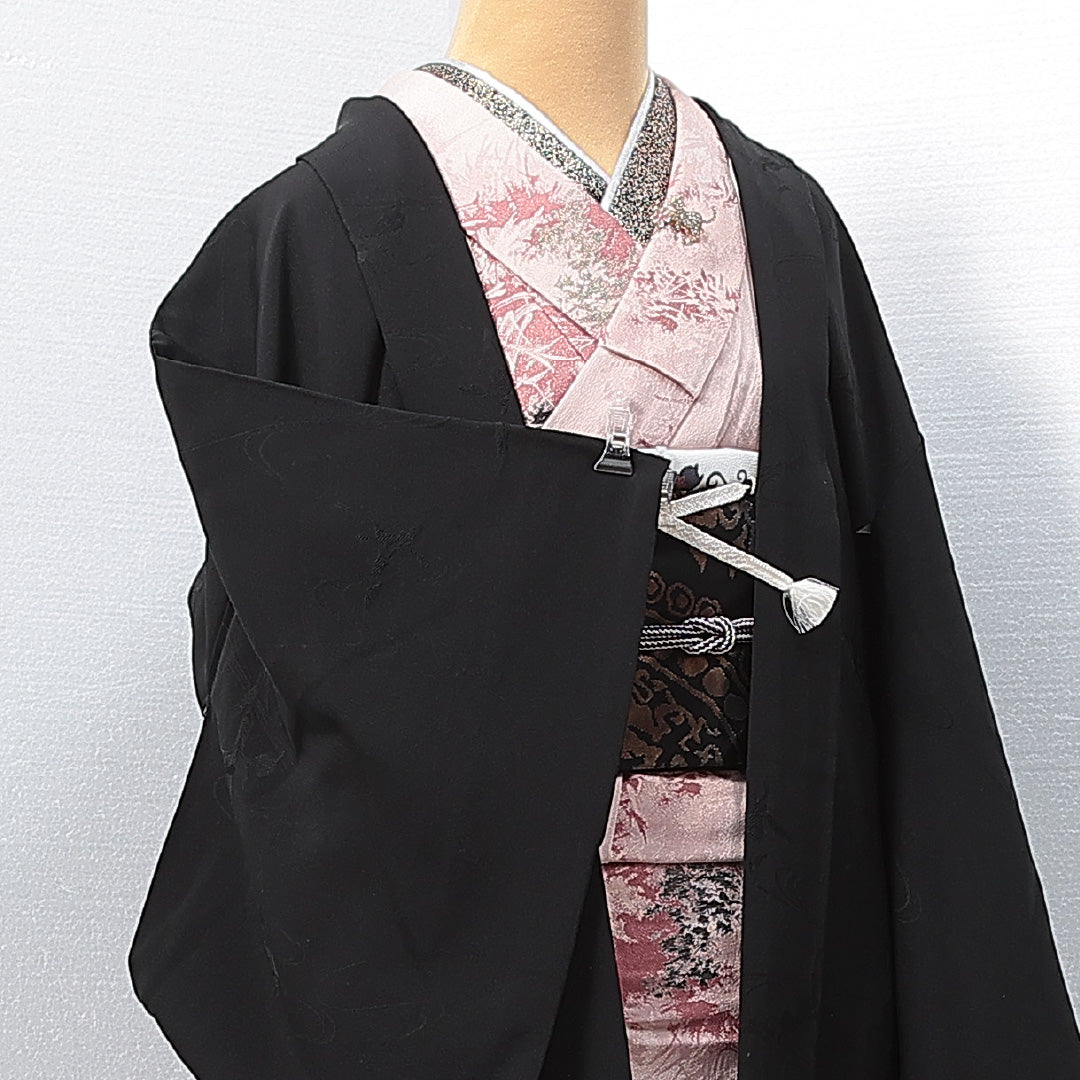 黒羽織 袷 身丈78cm 裄丈63cm 正絹 Aランク 一つ紋 (五三桐) 紋意匠 (花柄) セミフォーマル Sサイズ 紐あり 流水 花柄 無地 黒系 RP 1233-14626