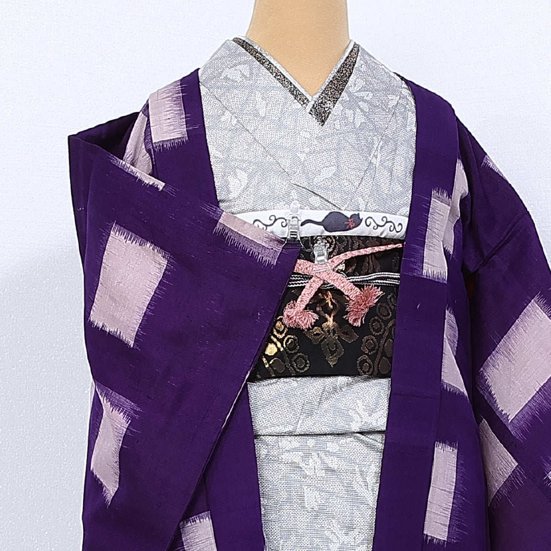アンティーク 羽織 (銘仙) 袷 身丈90cm 裄丈61cm 正絹 Aランク Sサイズ 紐あり 幾何学柄 紫系 RP 1232-10267