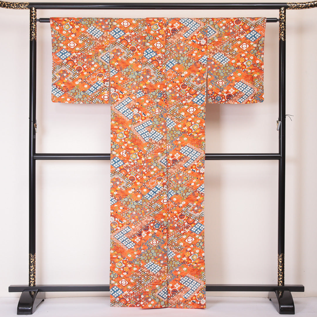 小紋 袷 身丈163cm 裄64cm 正絹 吉祥文様 お正月 朱系 Aランク 1215-02139