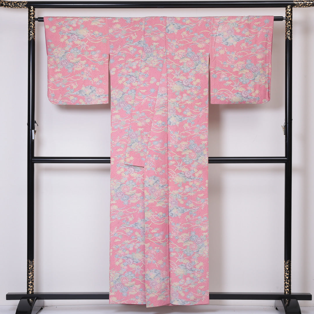 小紋 袷 身丈156cm 裄丈66cm 正絹 Aランク インフォーマル 広衿 Mサイズ 唐染め 七宝 菊 笠松 ピンク系 RP 1221-01845