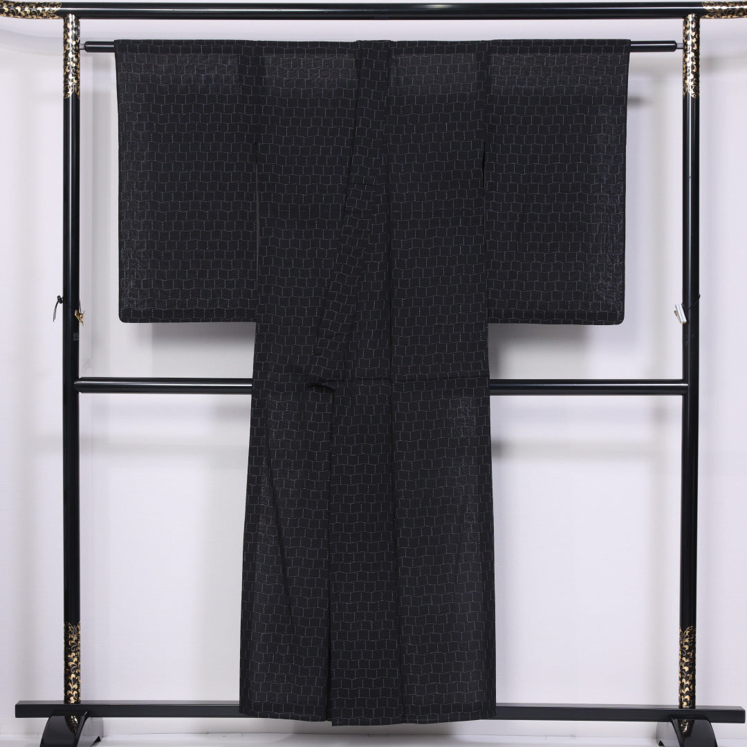 夏物 紬 夏紬 身丈151cm 裄丈63cm 正絹 Sランク カジュアル バチ衿 Sサイズ 十字絣 黒系 RP 1223-11445