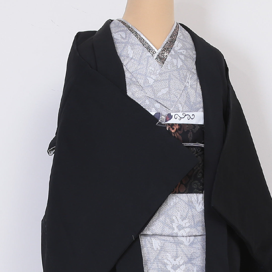 黒羽織 身丈77cm 裄丈63cm S 正絹 絵羽羽織 漆糸 松 黒系 Aランク 1217-00583