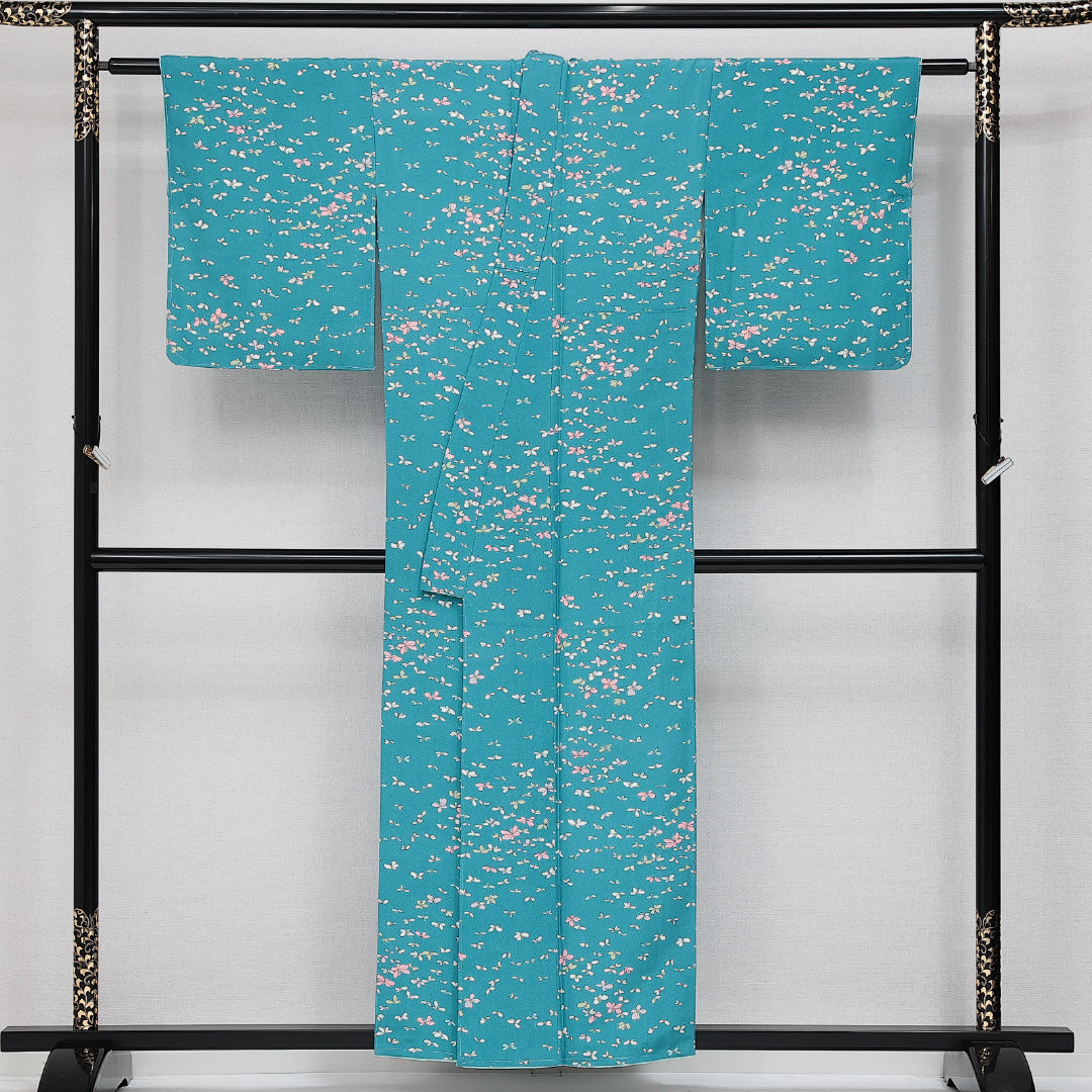 未使用品 洗える着物 小紋 袷 身丈155cm 裄丈63cm ポリエステル Sランク インフォーマル バチ衿 Mサイズ しつけ糸 花柄 水色系 RP 1221-14295