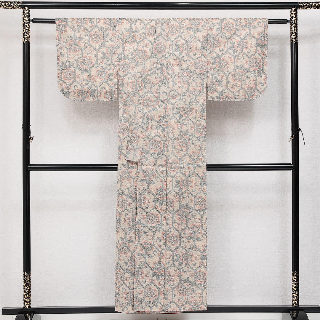 紬 袷 身丈153cm 裄丈61cm 正絹 Sランク カジュアル バチ衿 Sサイズ 唐草牡丹 亀甲 クリーム系 RP 1223-14605