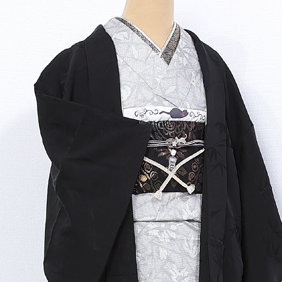 黒羽織 袷 身丈81cm 裄丈62cm 正絹 Sランク 一つ紋 (揚羽蝶) 紋意匠 (笹) セミフォーマル Sサイズ 紐あり 黒系 RP 1233-10281