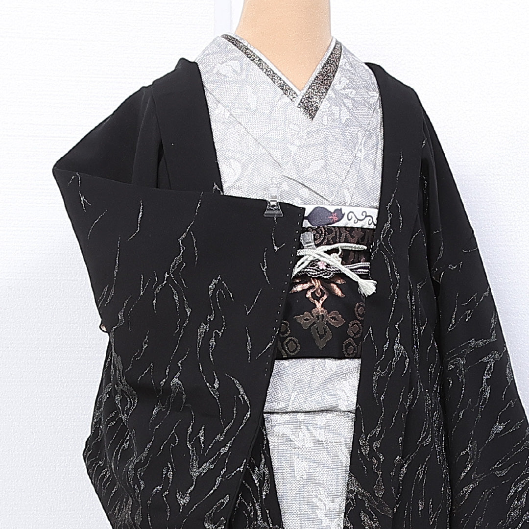 黒羽織 袷 身丈84cm 裄丈65cm 正絹 Aランク 一つ紋 (四ツ目菱) セミフォーマル Mサイズ 漆糸 紐あり 創作柄 黒系 M4 1233-11123