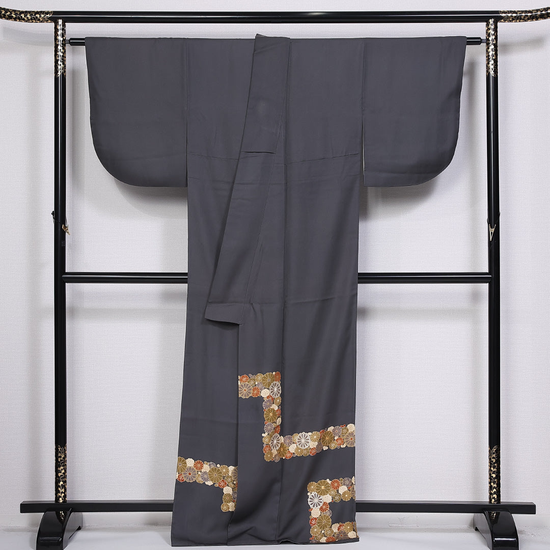 色留袖 一つ紋 丸に違い鷹の羽 身丈166cm 裄丈65.5cm Aランク 正絹 袷 広衿 XL 金駒刺繍 菊 セミフォーマル グレー系 1211-F0301