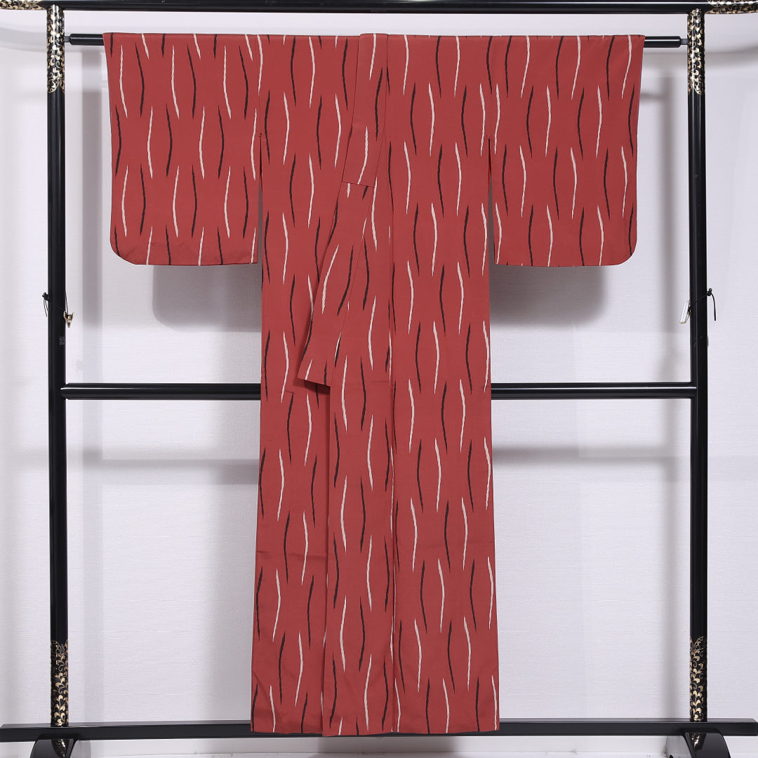 アンティーク 小紋 (ちりめん) 袷 身丈152cm 裄丈64cm 正絹 Aランク バチ衿 Sサイズ 創作柄 ちりめん 赤系 HP 1221-11678