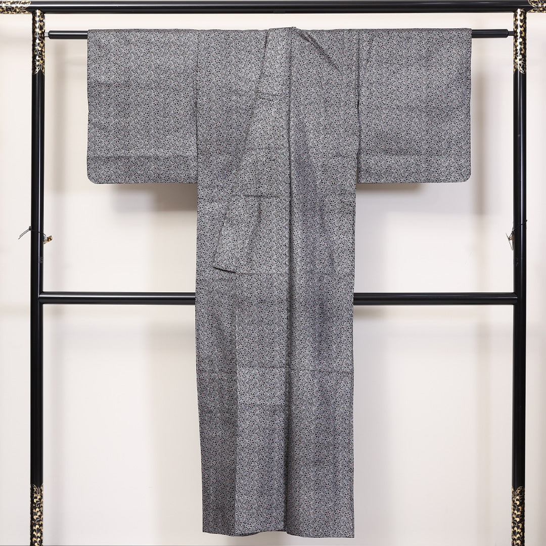 紬 夏紬 身丈147cm 裄62cm 正絹 肩当て 居敷当て 黒系 Sランク 1216-01246