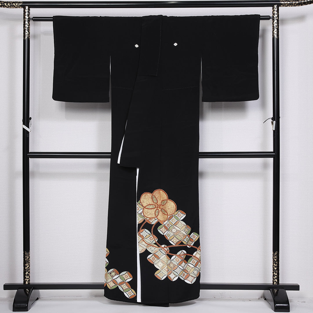 黒留袖 身丈158cm 裄丈66cm 袷 五つ紋 花菱 正絹 Bランク 広衿 七宝 金駒刺繍 1211-F0355