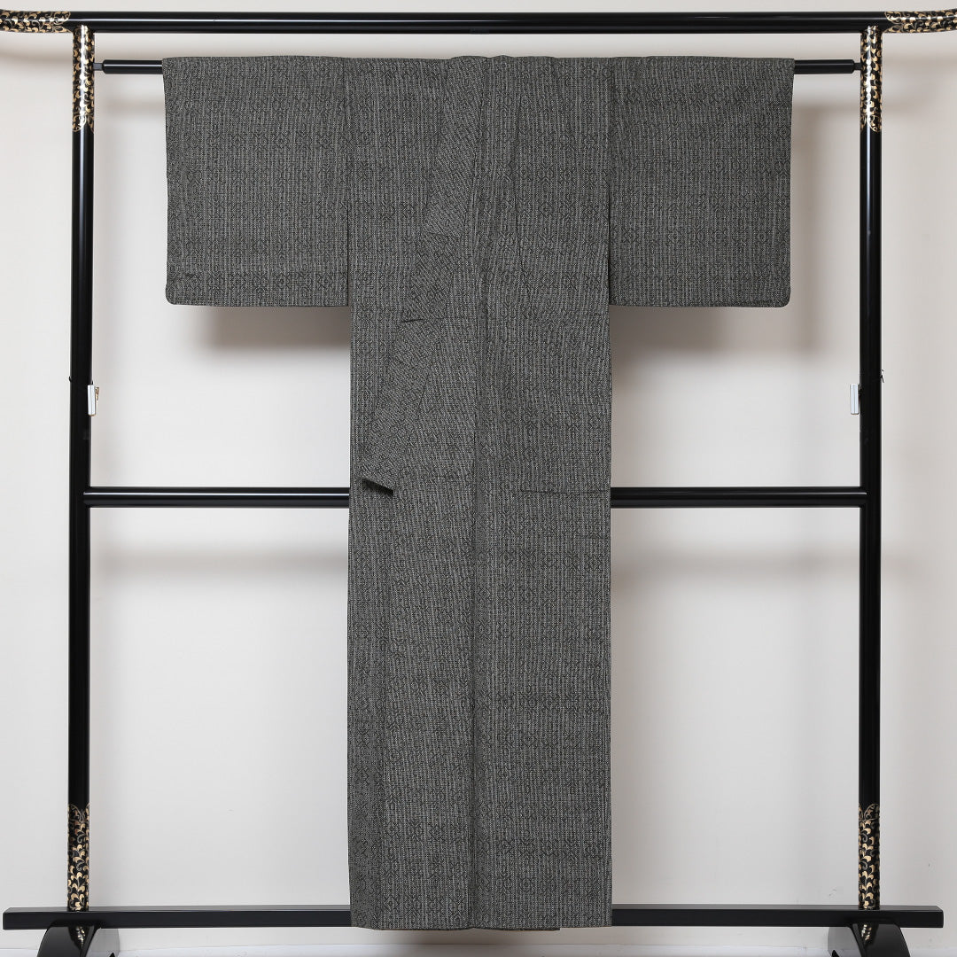 紬 袷 身丈154cm 裄丈64cm 正絹 Sランク カジュアル バチ衿 Sサイズ 幾何学柄 グレー系 RP 1223-03097