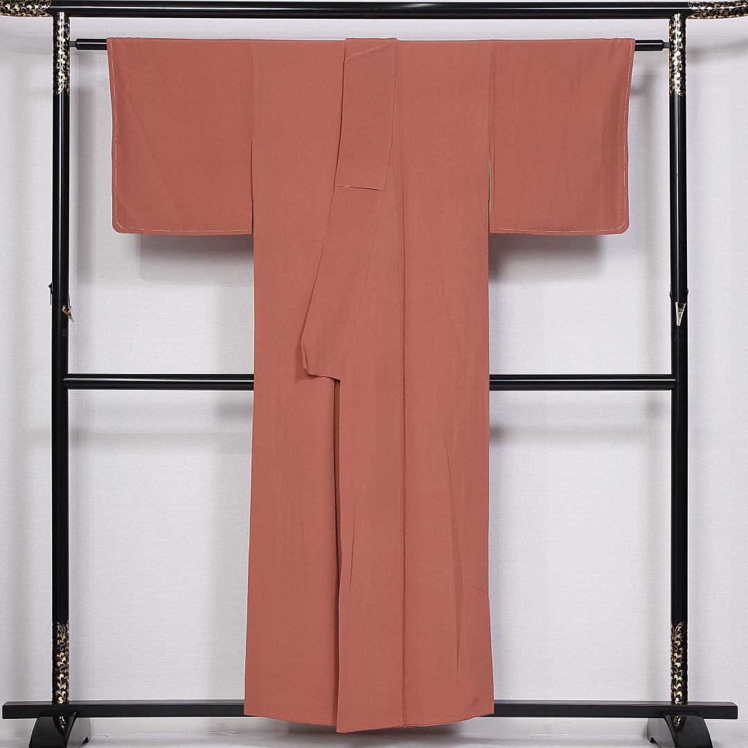 色無地 袷 身丈152cm 裄丈62cm 正絹 Sランク 一つ紋 (揚羽蝶) セミフォーマル 広衿 Sサイズ 無地 朱系 RP 1219-10353