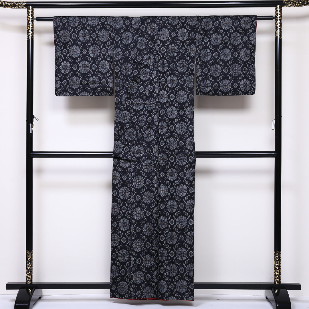 紬 袷 身丈159cm 裄丈64cm 正絹 Sランク カジュアル 広衿 Mサイズ 唐草華文 紺系 RP 1223-03154