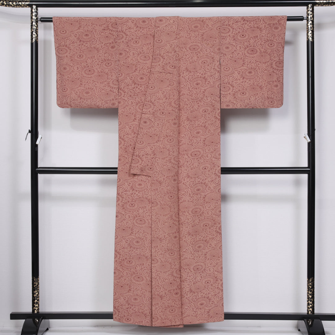 小紋 袷 身丈154cm 裄丈63cm 正絹 Aランク インフォーマル 広衿 Sサイズ 唐草 菊 ピンク系 M4 1221-11415