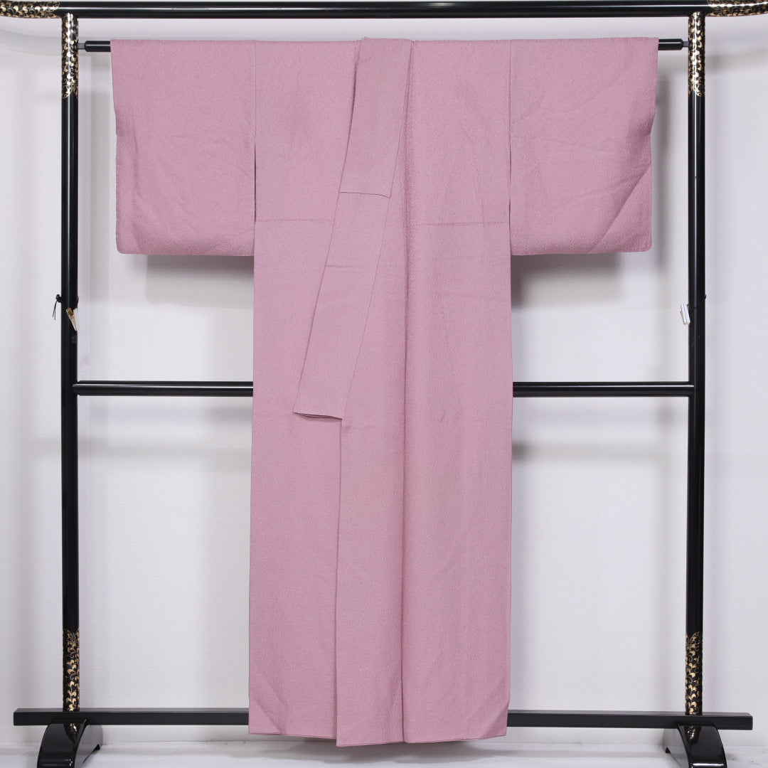 色無地 袷 身丈154cm 裄丈63cm 正絹 Bランク 一つ紋 (五三桐) セミフォーマル 広衿 Sサイズ ふくれ織 無地 ピンク系 M4 1219-11429