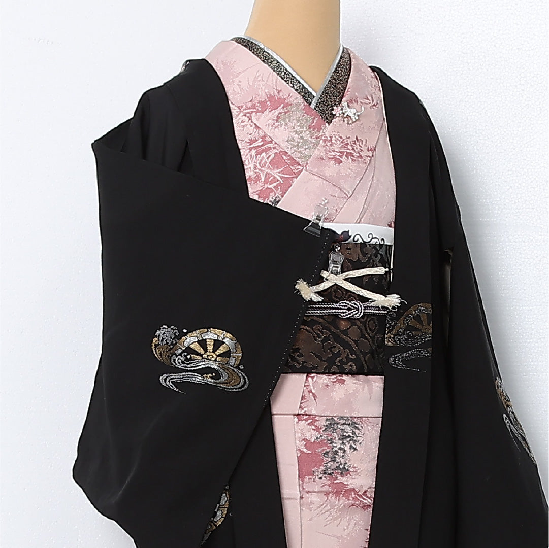 黒羽織 袷 身丈81cm 裄丈62cm 正絹 Aランク 一つ紋 (桔梗) セミフォーマル Sサイズ 紐あり 源氏車 黒系 RP 1233-12838