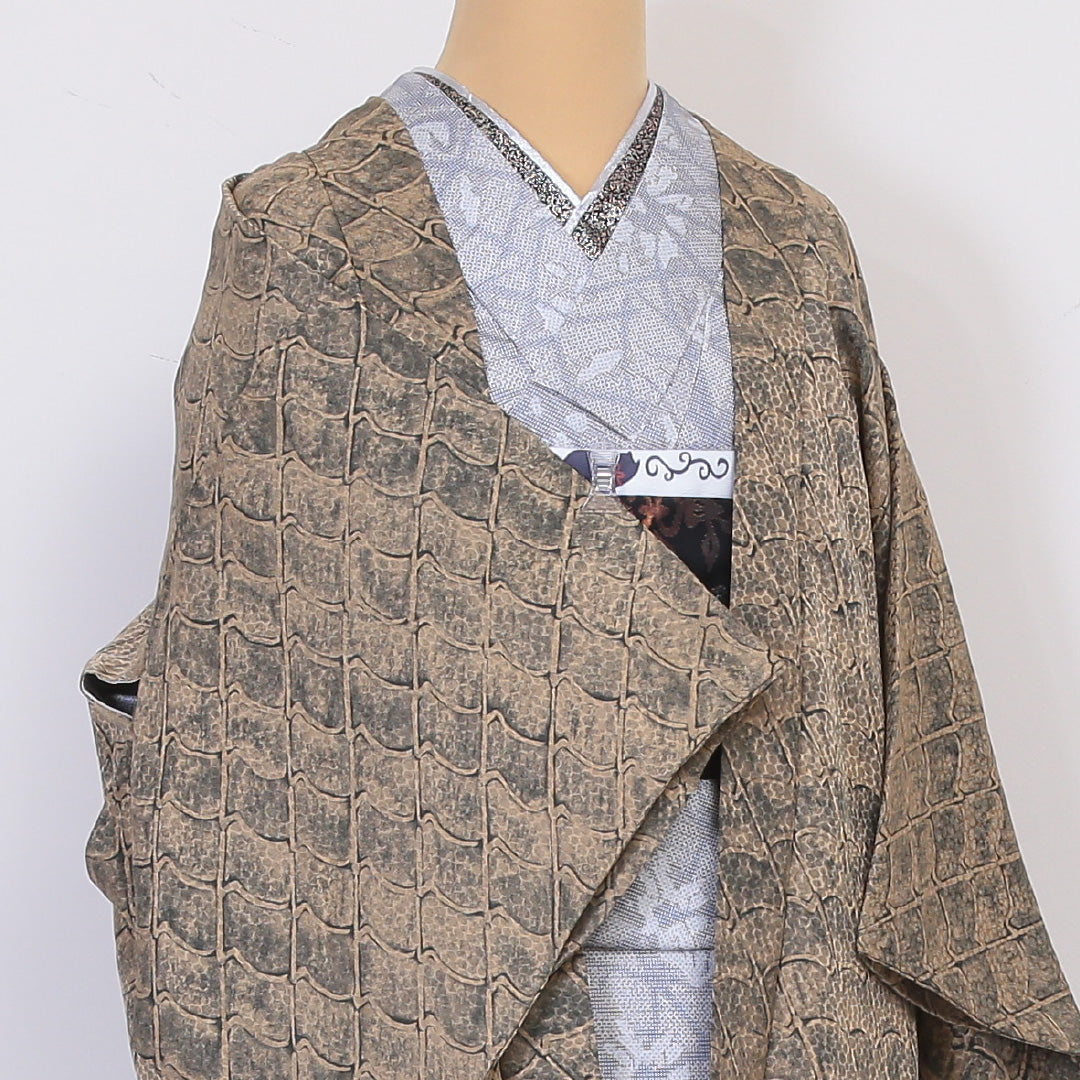 羽織 袷 身丈81cm 裄丈63cm 正絹 Sランク カジュアル Sサイズ 紐あり 瓦模様 ベージュ系 RP 1232-05932