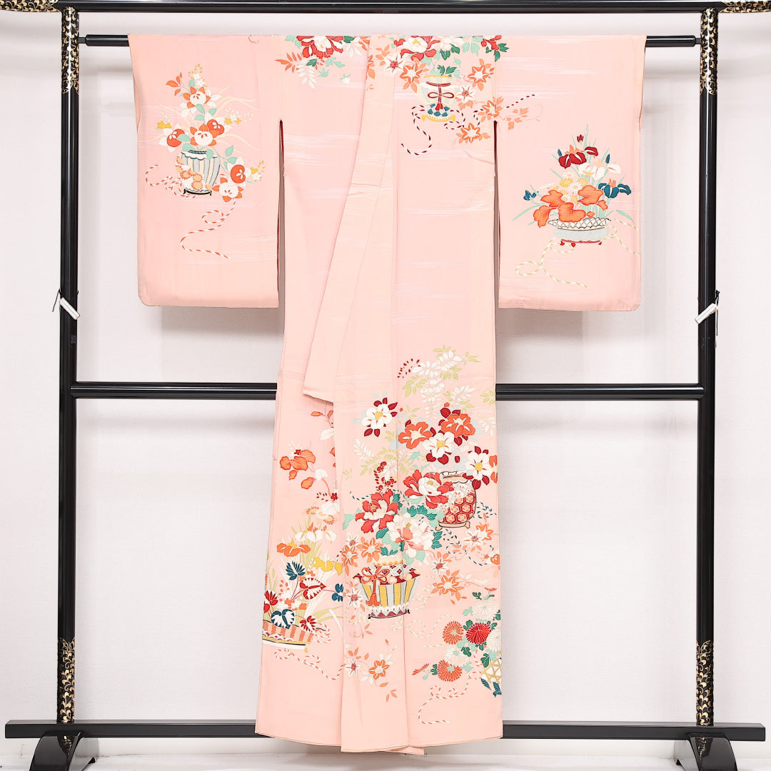アンティーク 訪問着 袷 身丈154cm 裄丈62cm Cランク 正絹 バチ衿 Sサイズ 刺繍 花瓶 独創的 華やか ピンク系 1212-13523