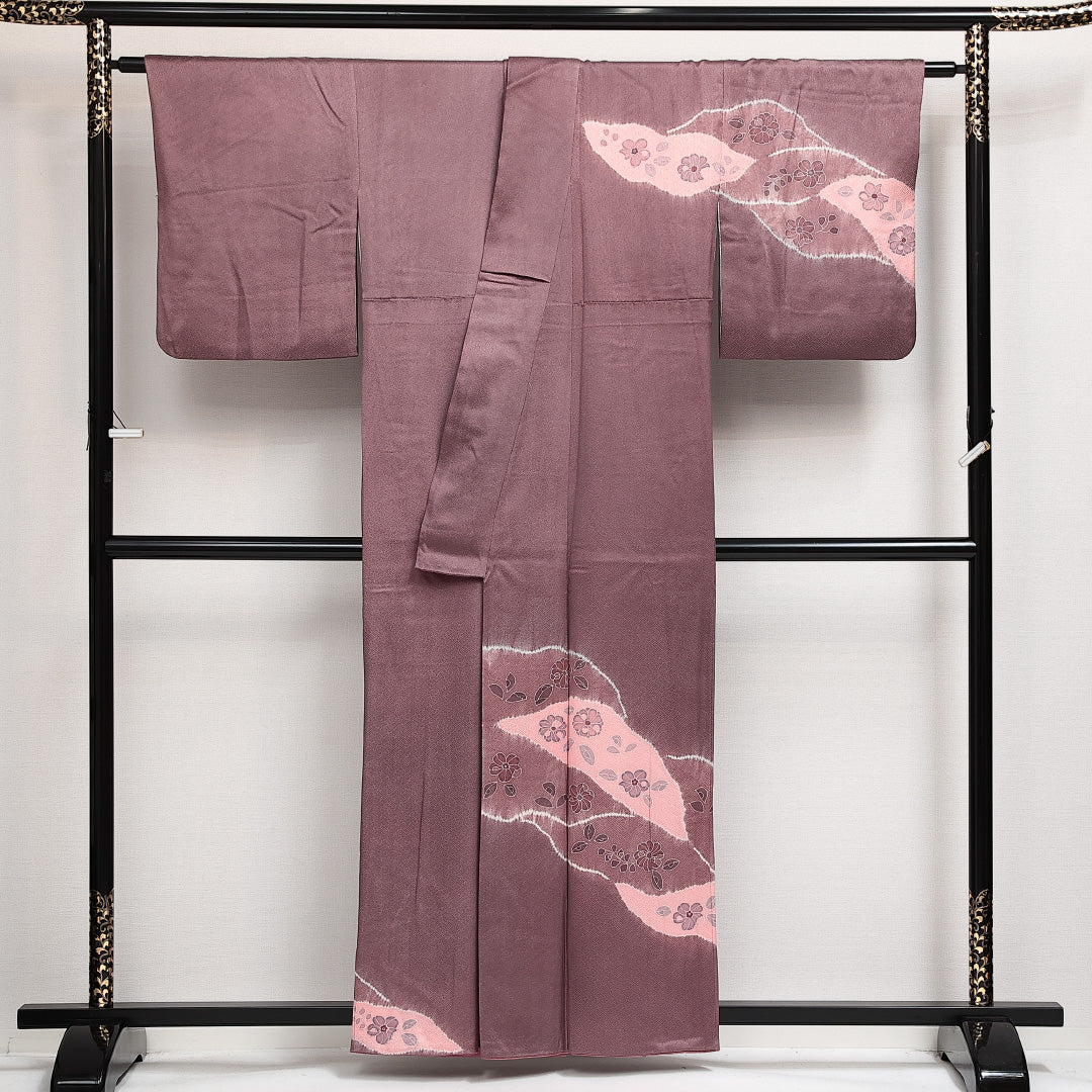 訪問着 袷 身丈157cm 裄丈63cm 正絹 Sランク 紋意匠 (紗綾形) セミフォーマル 広衿 Mサイズ 辻が花調 花柄 紫系 RP 1217-14010