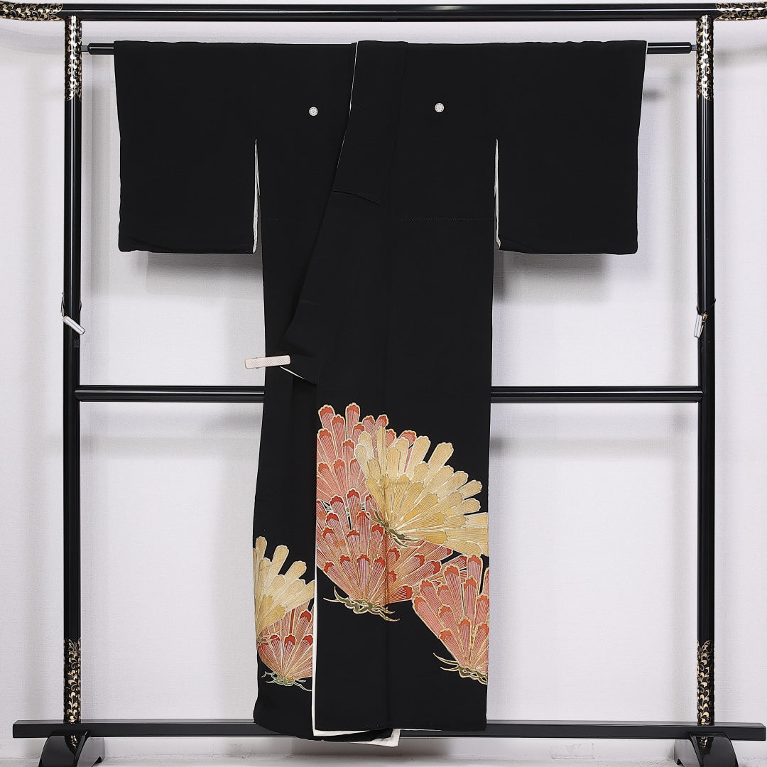 黒留袖 五つ紋 丸に剣片喰 身丈150cm 裄丈60.5cm Sランク 正絹 袷 比翼 広衿 S 金駒刺繍 松 金駒刺繍 松 フォーマル 黒系 1211-F0328